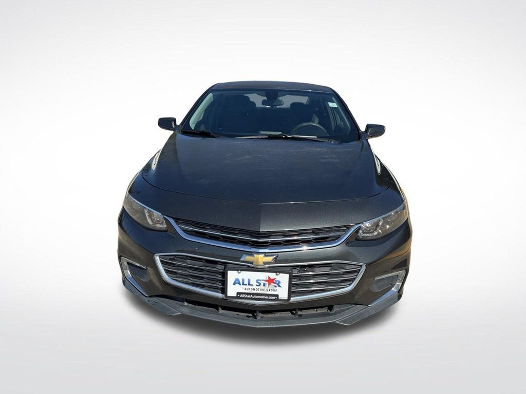 Used 2018 Chevrolet Malibu LT FWD image 2