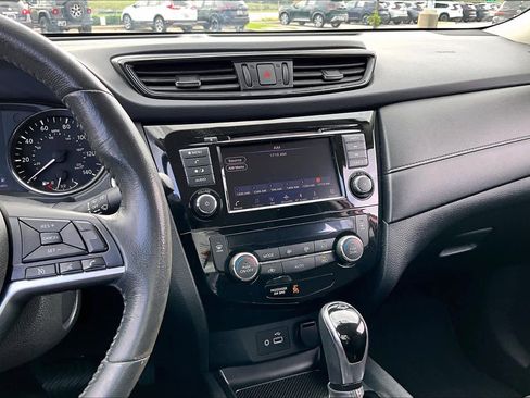 Used 2018 Nissan Rogue SV FWD image 7