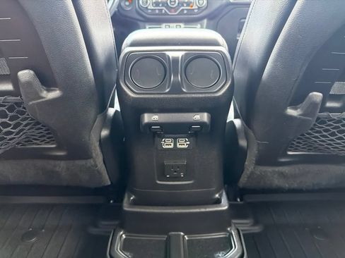 Used 2018 Jeep Wrangler Unlimited Rubicon w/ Cold Weather Group AWD/4WD image 19