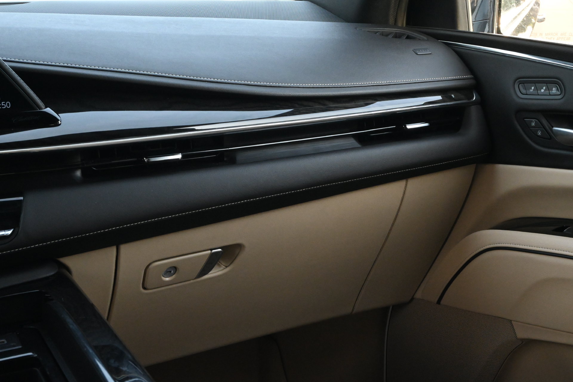 Certified 2023 Cadillac Escalade Premium Luxury w/ Performance Package AWD/4WD image 8