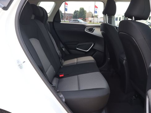 Used 2025 Kia Soul LX w/ LX Technology Package FWD image 11