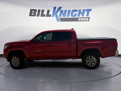 Used 2018 Toyota Tacoma SR5 RWD image 2