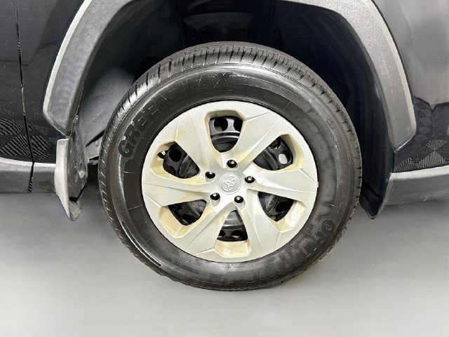 Used 2019 Toyota RAV4 LE FWD image 30