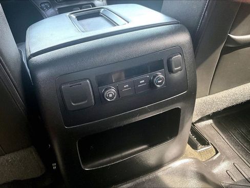 Used 2018 Chevrolet Tahoe LT AWD/4WD image 34