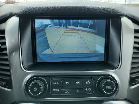 Used 2019 Chevrolet Suburban LT image 4