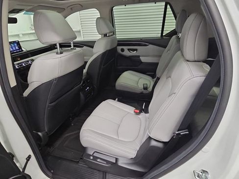 Used 2025 Honda Pilot Touring image 32
