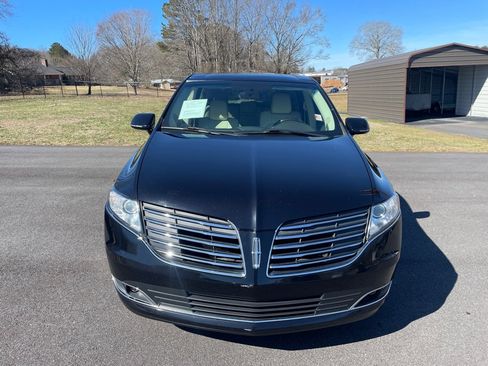 Used 2019 Lincoln MKT image 9