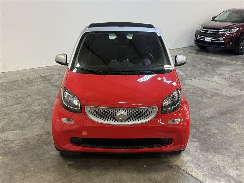 Used 2017 smart fortwo passion RWD image 37