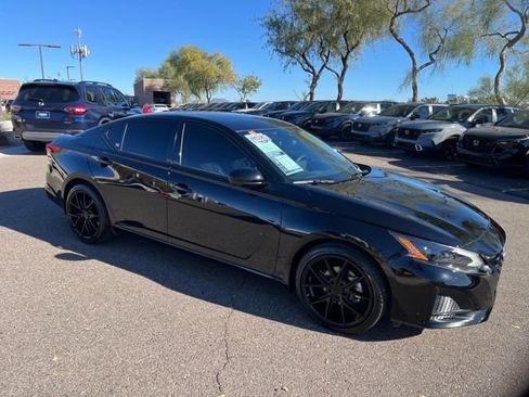 Used 2023 Nissan Altima 2.5 SR w/ SR Premium Package image 18