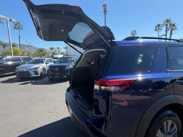 Used 2025 Nissan Pathfinder SV FWD image 10