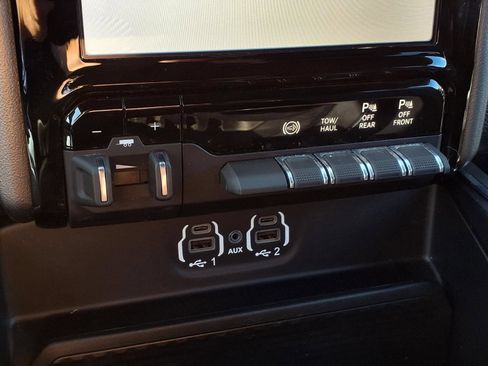 Used 2024 RAM 2500 Laramie w/ Night Edition AWD/4WD image 21