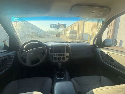 Used 2005 Ford Escape XLT image 6