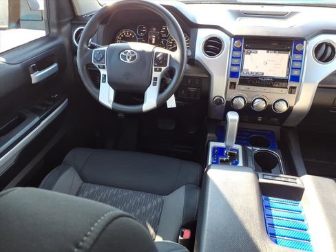 Used 2018 Toyota Tundra SR5 w/ SR5 Upgrade Package image 4