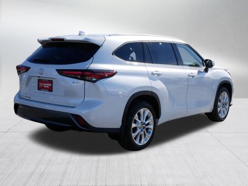 Certified 2025 Toyota Highlander Limited image 7