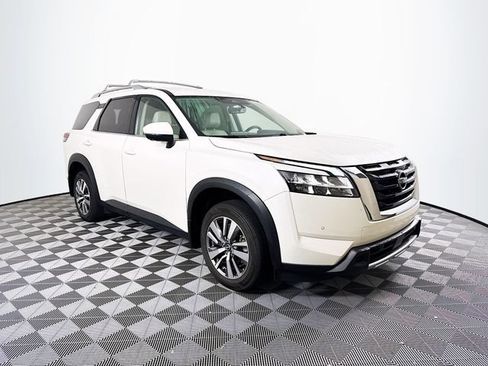 Used 2023 Nissan Pathfinder SL AWD/4WD image 10
