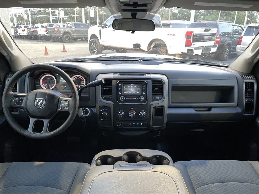 Used 2018 RAM 3500 Tradesman w/ Chrome Appearance Group AWD/4WD image 4