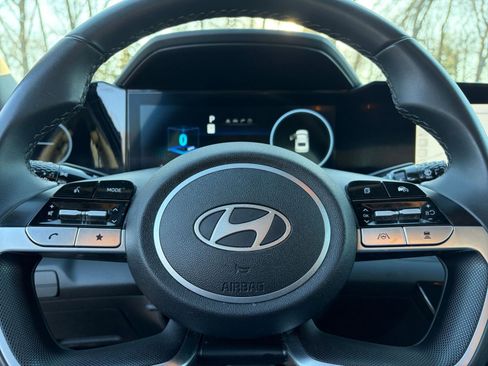 Used 2025 Hyundai Elantra SEL image 28