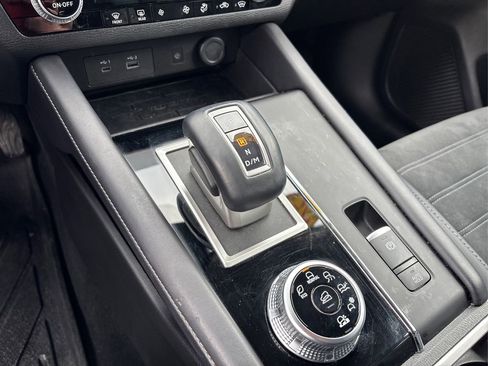 Used 2024 Mitsubishi Outlander SE image 36