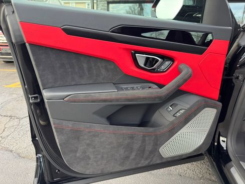 Used 2024 Lamborghini Urus S image 32