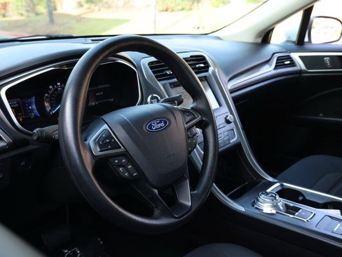 Used 2019 Ford Fusion SE image 14