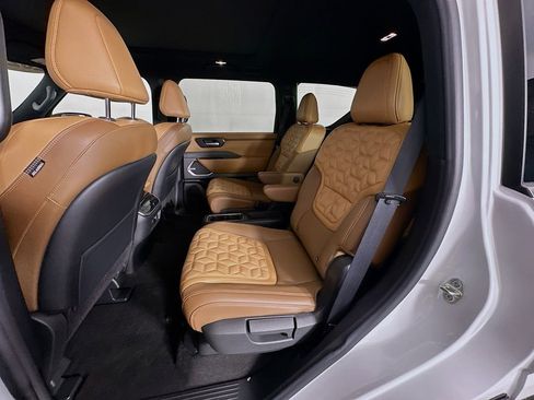 Certified 2025 Nissan Armada Platinum Reserve image 35