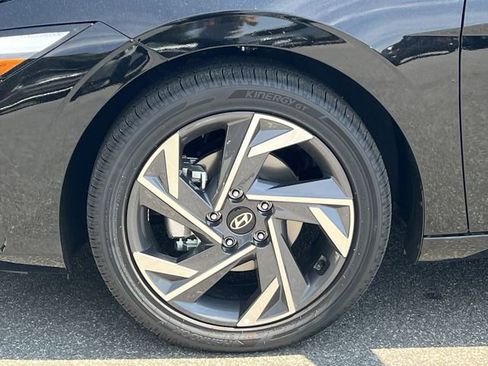 New 2026 Hyundai Elantra Limited FWD image 38
