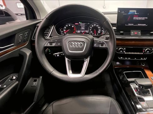 Used 2023 Audi Q5 2.0T Premium w/ Convenience Package image 8