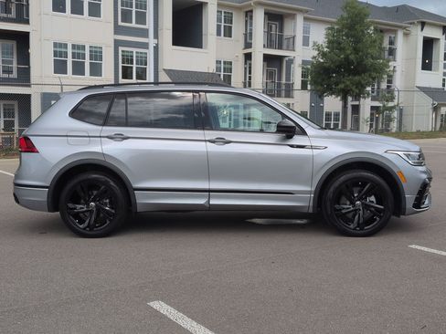 Used 2023 Volkswagen Tiguan SE R-Line FWD image 3