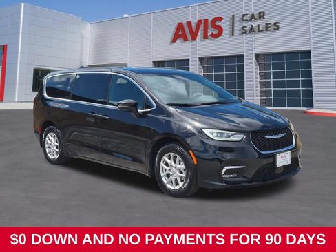 Used 2025 Chrysler Pacifica Select FWD image 3