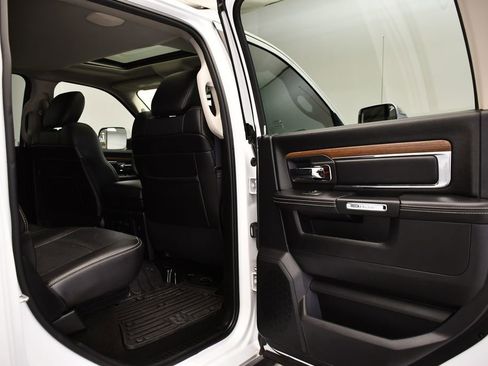 Used 2015 RAM 1500 Laramie w/ Convenience Group image 53