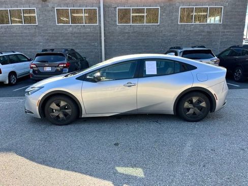 Used 2024 Toyota Prius LE image 4