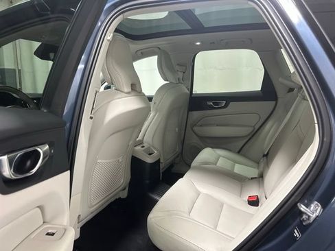 Used 2022 Volvo XC60 T8 Inscription w/ Advanced Package AWD/4WD image 9