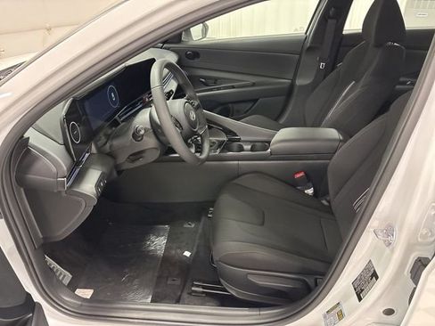 Used 2025 Hyundai Elantra SEL FWD image 7