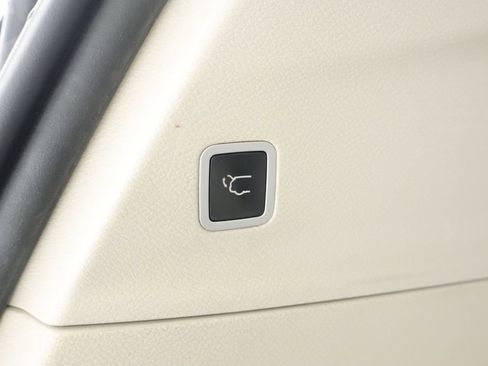 Used 2017 Chrysler Pacifica Limited FWD image 15