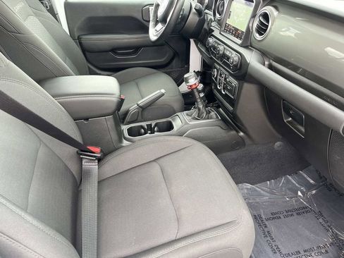 Used 2022 Jeep Wrangler Unlimited Sahara w/ Cold Weather Group image 20