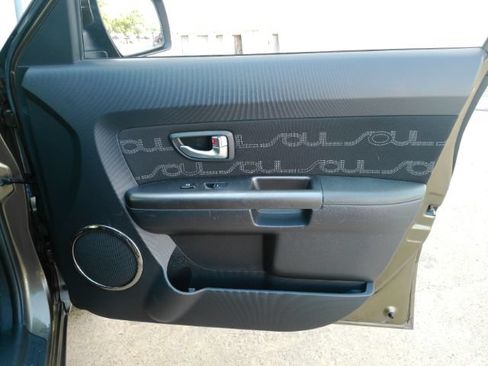 Used 2012 Kia Soul + w/ Audio Pkg FWD image 17