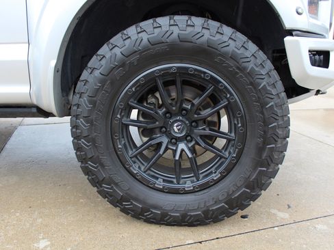 Used 2019 Ford F150 Raptor w/ Equipment Group 802A Luxury image 40