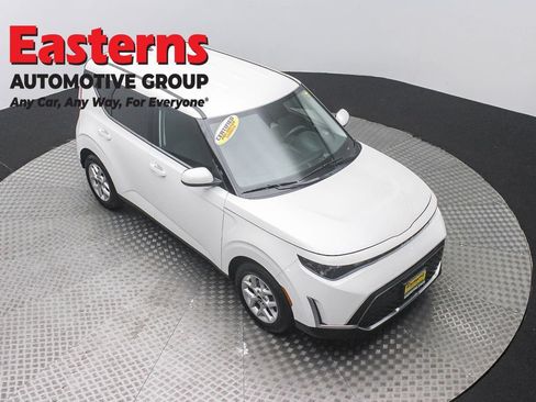 Used 2024 Kia Soul LX w/ Option Group 015 FWD image 3