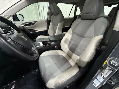 Used 2021 Toyota RAV4 Limited image 15