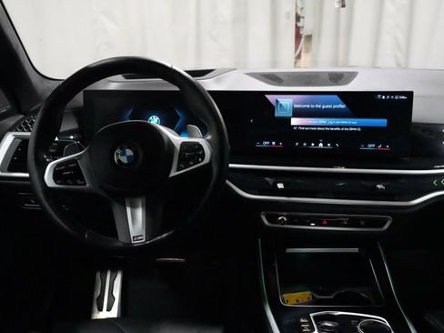 Used 2024 BMW X7 xDrive40i w/ Executive Package image 3