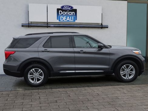 Certified 2023 Ford Explorer XLT w/ Equipment Group 202A AWD/4WD image 2