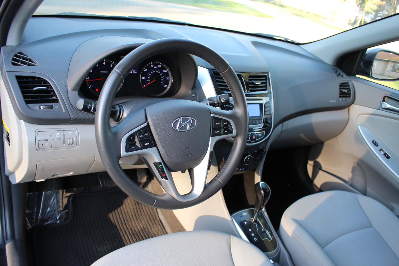 Used 2014 Hyundai Accent SE FWD image 16