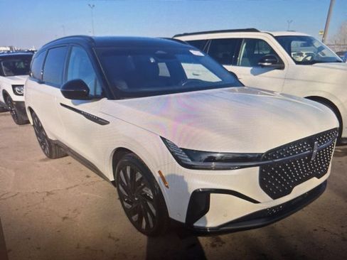 Used 2024 Lincoln Nautilus Reserve w/ Equipment Group 202A image 4