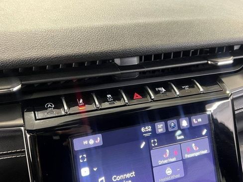 Used 2023 Jeep Grand Cherokee Altitude image 39