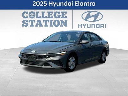 Used 2025 Hyundai Elantra SE