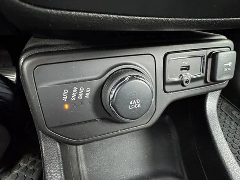 Used 2018 Jeep Renegade Altitude w/ Advanced Technology Group AWD/4WD image 25