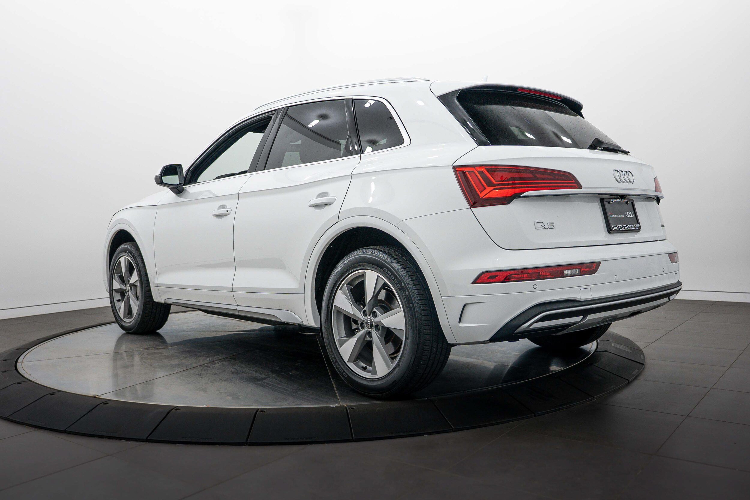 Certified 2024 Audi Q5 2.0T Premium w/ Convenience Package AWD/4WD image 5
