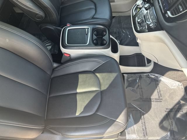 Used 2024 Chrysler Pacifica Touring-L FWD image 28