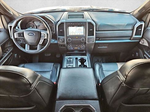 Used 2018 Ford Expedition XLT w/ Equipment Group 202A AWD/4WD image 18