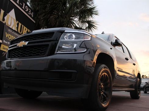 Used 2017 Chevrolet Suburban LT image 1